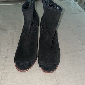 Gianni Bini booties